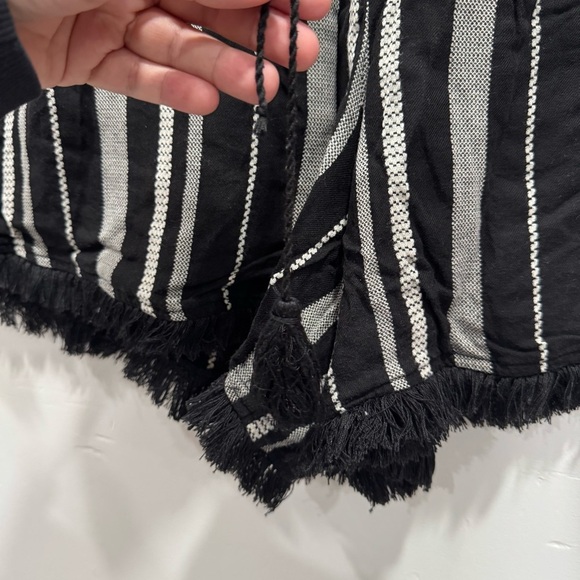 Lane Bryant Black White Stripe Shorts Fringe Trim Size 14/16 Cotton Blend - Picture 2 of 4